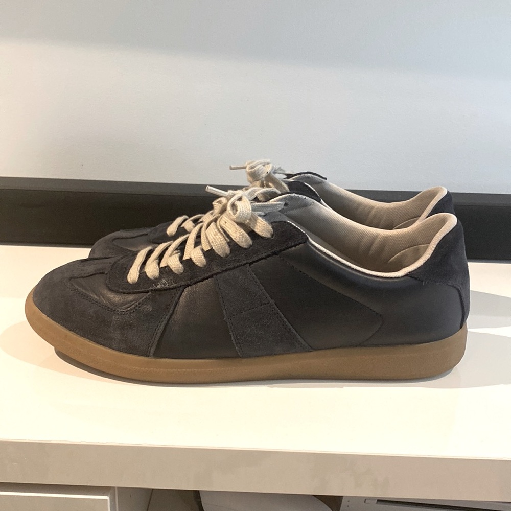 Nice Navy Marc Fisher LTD sneakers
